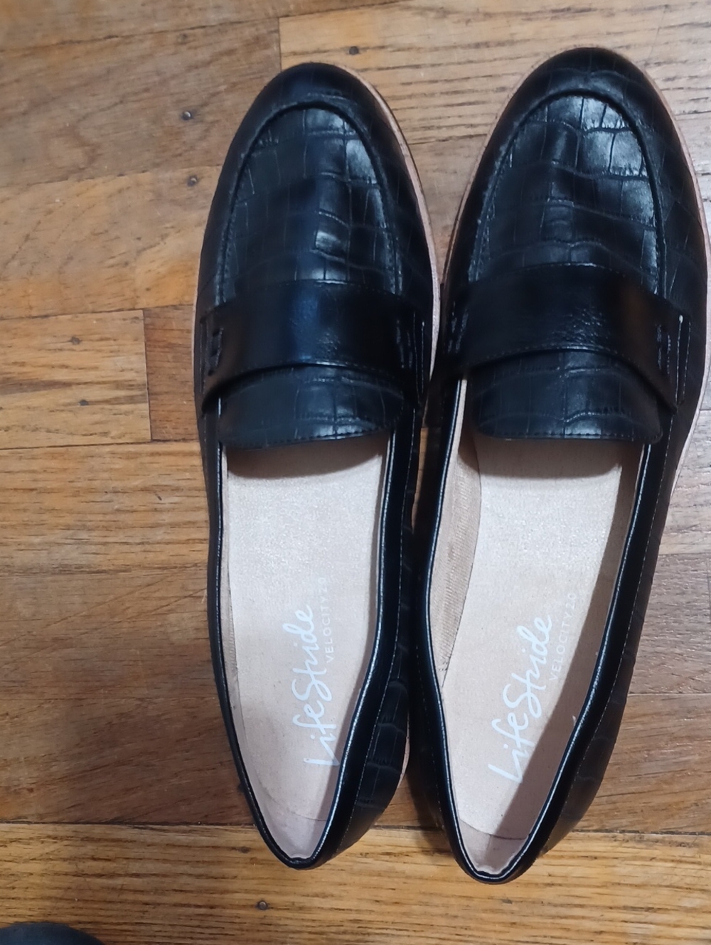 Life Stride Black Croc-Embossed Leather Penny Loafers. NWOT. Size 9.5M